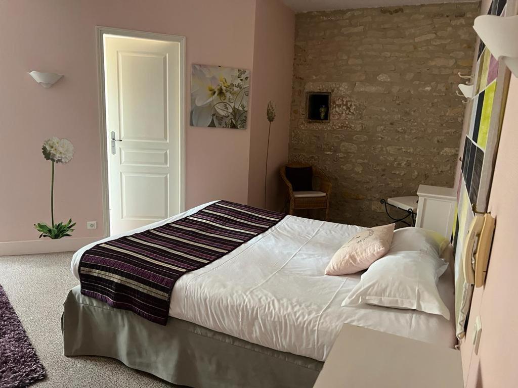 Le Grand Monarque Donzy Otel Dış mekan fotoğraf