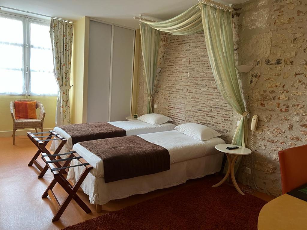 Le Grand Monarque Donzy Otel Dış mekan fotoğraf
